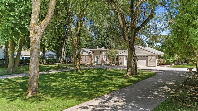 7118 N Lannon ROAD, Lannon, WI 53046