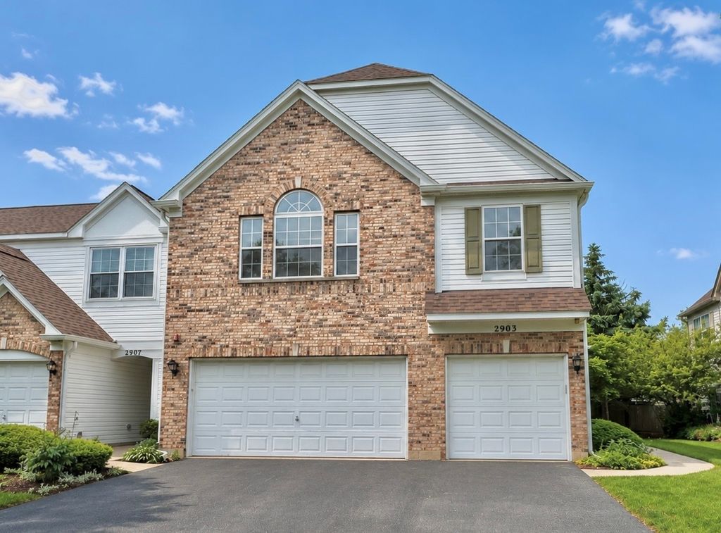 2905 STONEWATER Drive 2905, Naperville, IL 60564