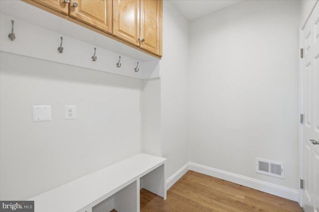 3454 VIRGINIA OAKS DR, Oakton, VA 22124