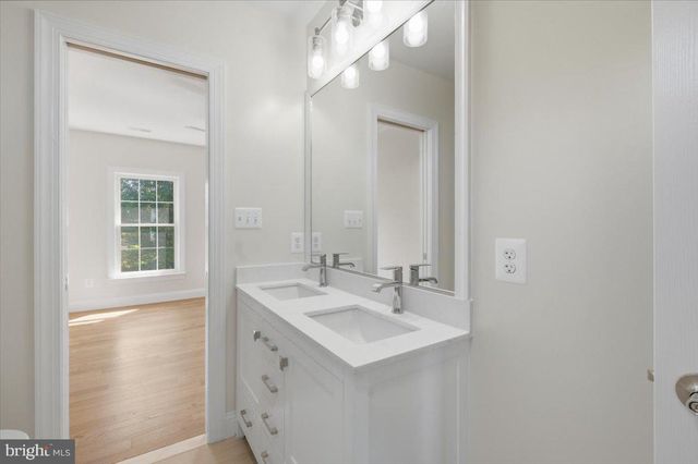 3454 VIRGINIA OAKS DR, Oakton, VA 22124