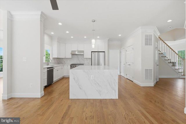 3454 VIRGINIA OAKS DR, Oakton, VA 22124