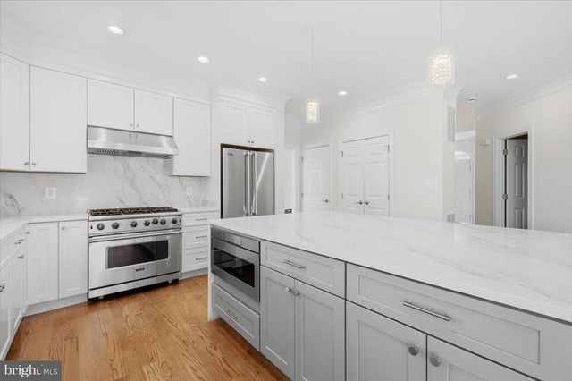 3454 VIRGINIA OAKS DR, Oakton, VA 22124