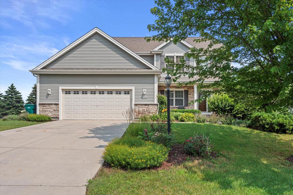 W141N10568 Wooded Hills DRIVE, Germantown, WI 53022