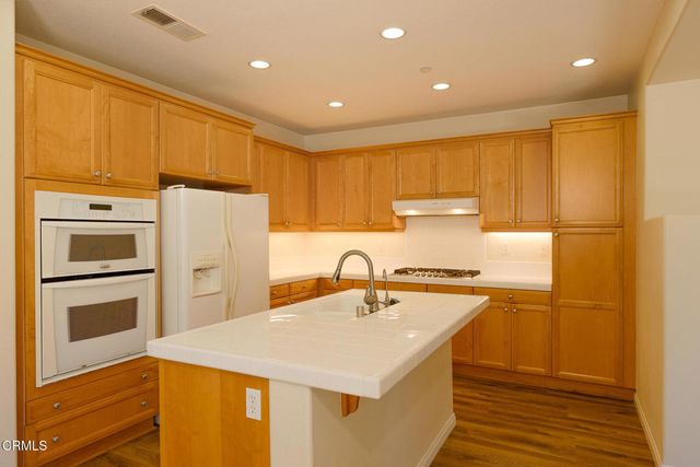 326 Lakeview Court, Oxnard, CA 93036