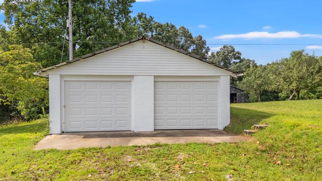 40 Edwards Road, Irvine, KY 40336