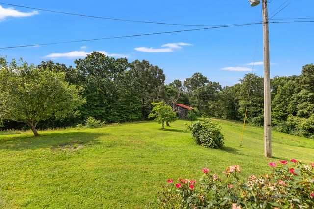 40 Edwards Road, Irvine, KY 40336