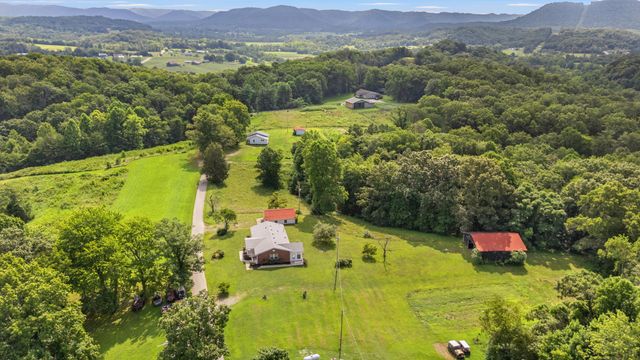 40 Edwards Road, Irvine, KY 40336