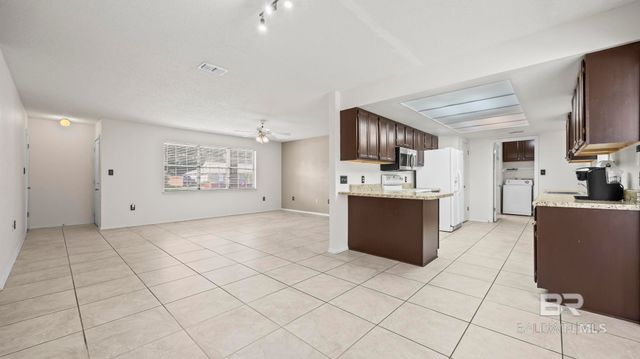 522 W Amanda Avenue, Foley, AL 36535