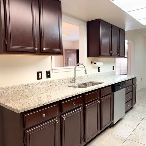 522 W Amanda Avenue, Foley, AL 36535