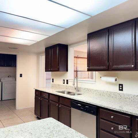 522 W Amanda Avenue, Foley, AL 36535