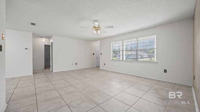 522 W Amanda Avenue, Foley, AL 36535