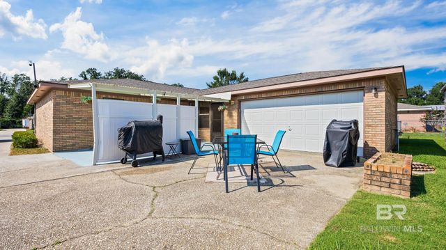 522 W Amanda Avenue, Foley, AL 36535