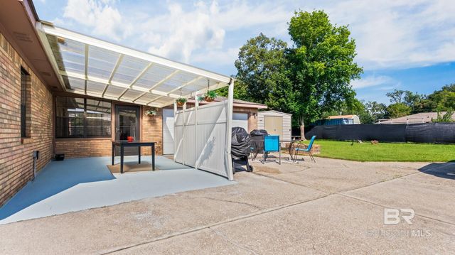 522 W Amanda Avenue, Foley, AL 36535