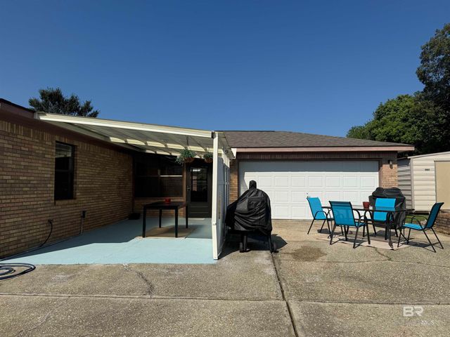 522 W Amanda Avenue, Foley, AL 36535