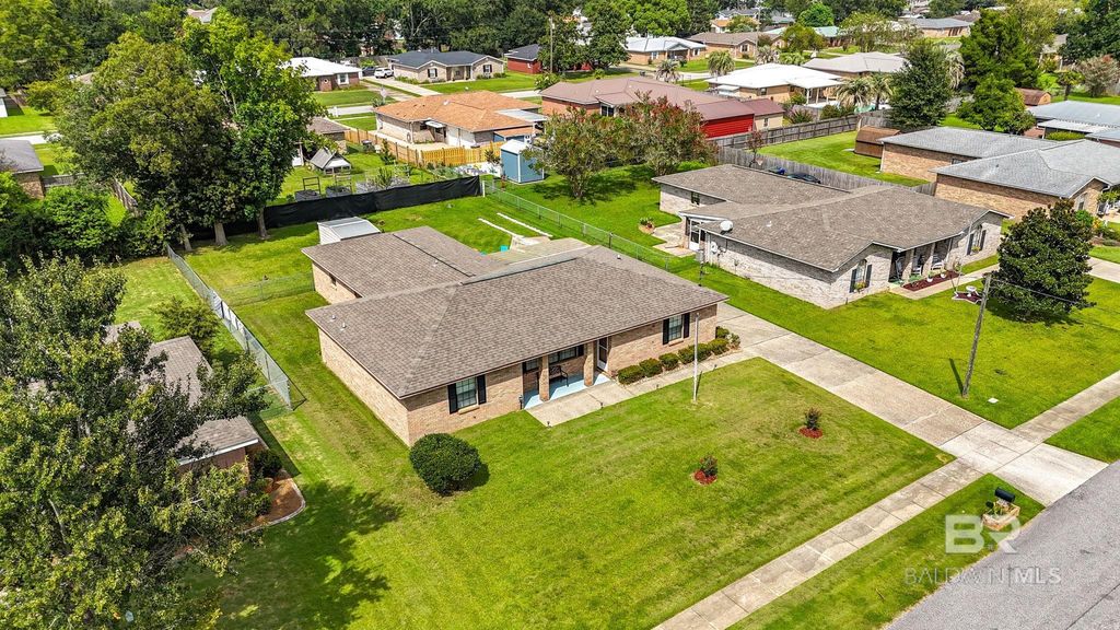 522 W Amanda Avenue, Foley, AL 36535