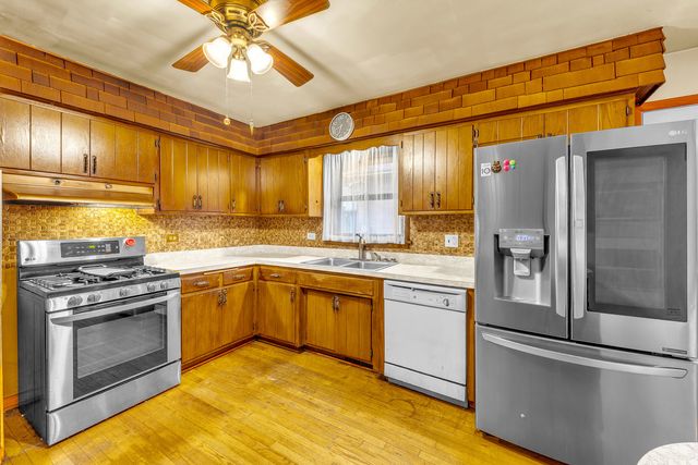 10220 S Kostner Avenue, Oak Lawn, IL 60453