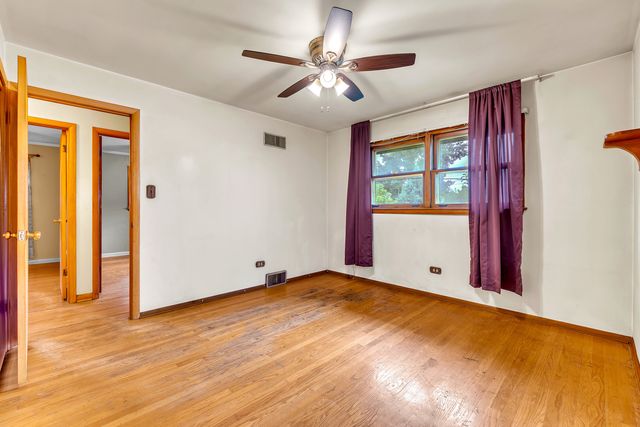 10220 S Kostner Avenue, Oak Lawn, IL 60453