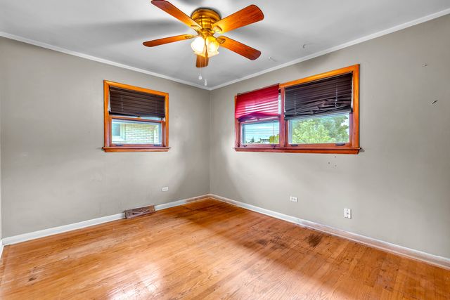 10220 S Kostner Avenue, Oak Lawn, IL 60453