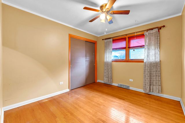 10220 S Kostner Avenue, Oak Lawn, IL 60453
