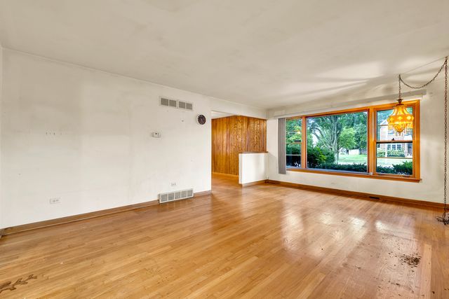 10220 S Kostner Avenue, Oak Lawn, IL 60453