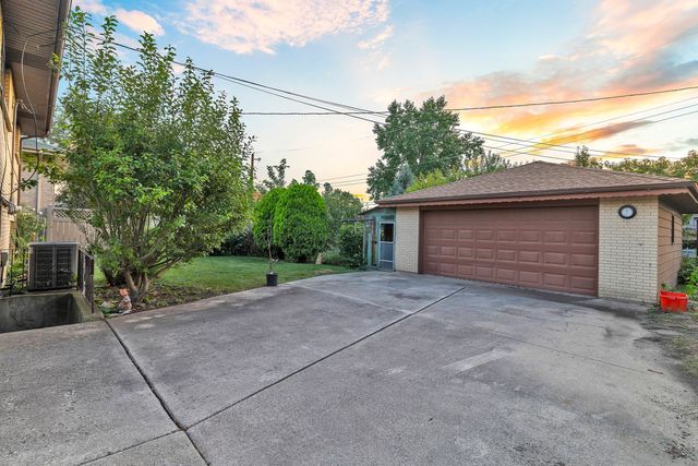 10220 S Kostner Avenue, Oak Lawn, IL 60453