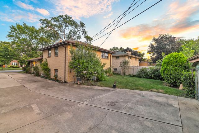 10220 S Kostner Avenue, Oak Lawn, IL 60453