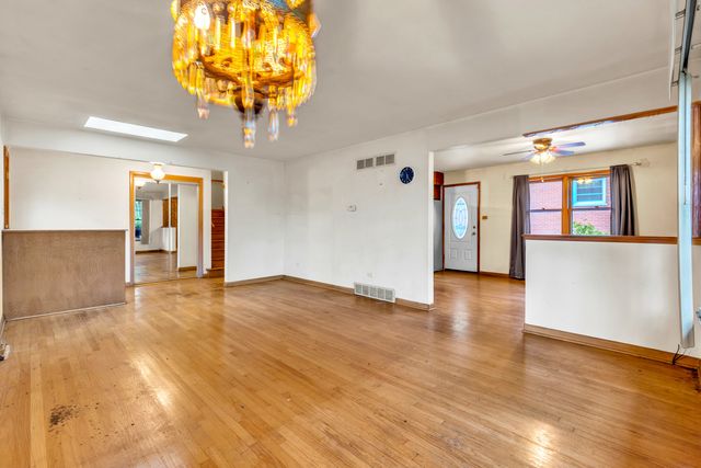 10220 S Kostner Avenue, Oak Lawn, IL 60453