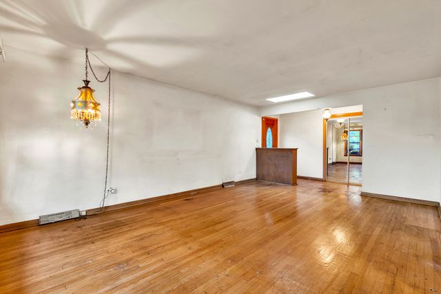 10220 S Kostner Avenue, Oak Lawn, IL 60453