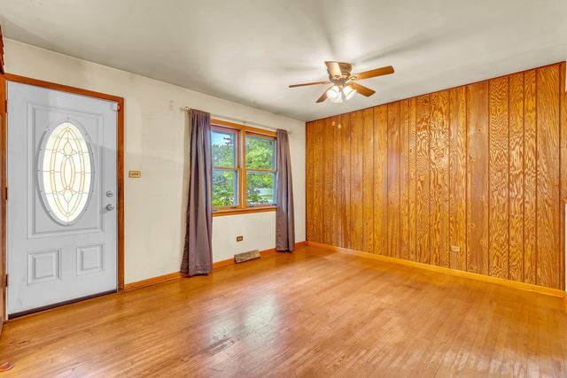 10220 S Kostner Avenue, Oak Lawn, IL 60453