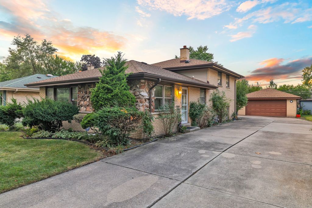 10220 S Kostner Avenue, Oak Lawn, IL 60453