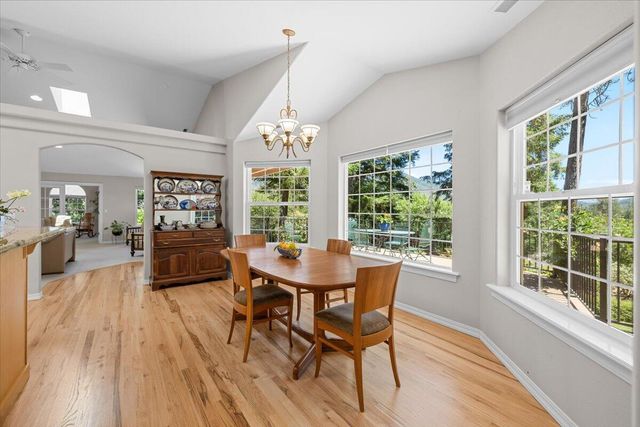 404 Mountain Paradise Drive, Grants Pass, OR 97526