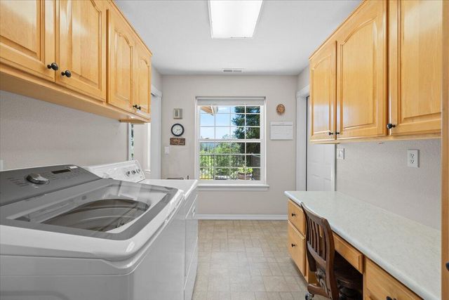 404 Mountain Paradise Drive, Grants Pass, OR 97526