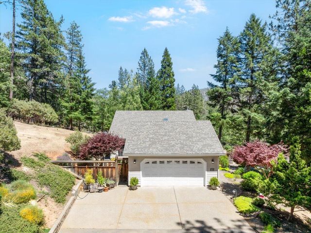 404 Mountain Paradise Drive, Grants Pass, OR 97526
