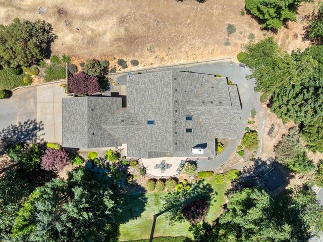 404 Mountain Paradise Drive, Grants Pass, OR 97526
