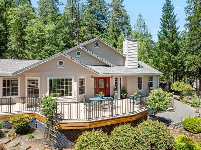 404 Mountain Paradise Drive, Grants Pass, OR 97526