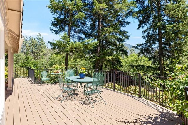 404 Mountain Paradise Drive, Grants Pass, OR 97526