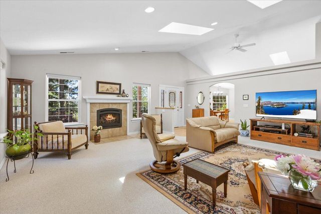 404 Mountain Paradise Drive, Grants Pass, OR 97526