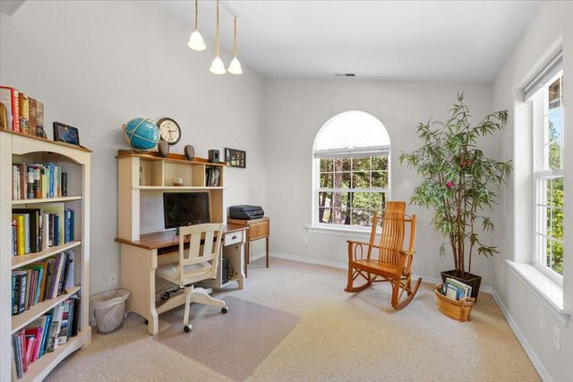 404 Mountain Paradise Drive, Grants Pass, OR 97526