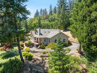 404 Mountain Paradise Drive, Grants Pass, OR 97526