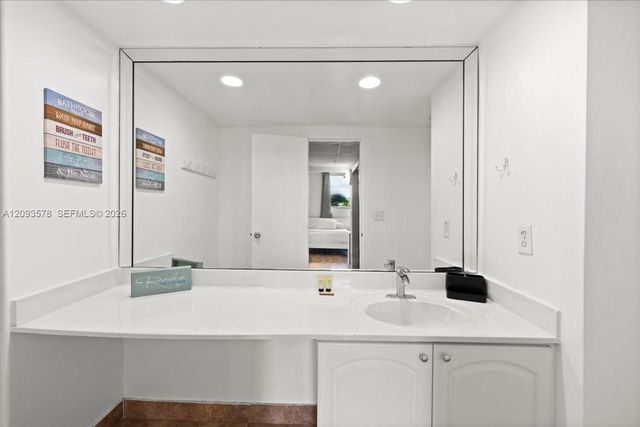 4001 S Ocean Drive 4C, Hollywood, FL 33019