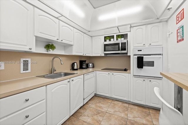 4001 S Ocean Drive 4C, Hollywood, FL 33019