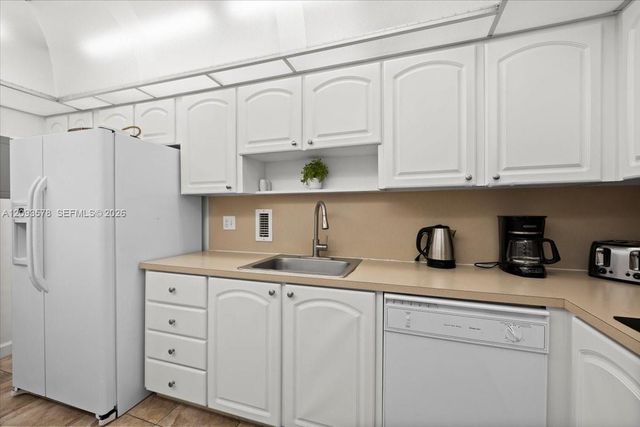 4001 S Ocean Drive 4C, Hollywood, FL 33019