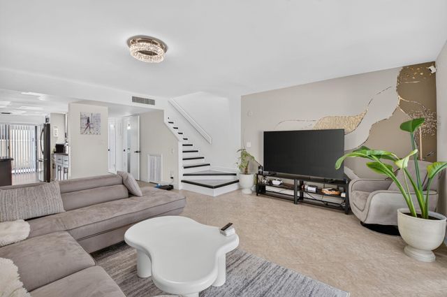 1330 NW 13TH Street 16, Boca Raton, FL 33486