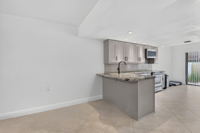 1330 NW 13TH Street 16, Boca Raton, FL 33486