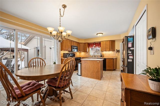 839 Harlequin Court, Highland, MI 48357