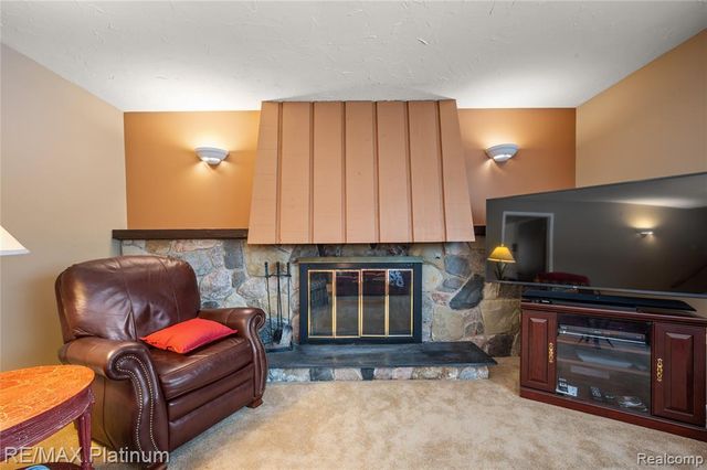 839 Harlequin Court, Highland, MI 48357