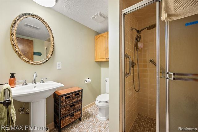 839 Harlequin Court, Highland, MI 48357