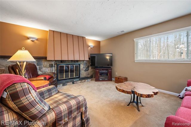 839 Harlequin Court, Highland, MI 48357