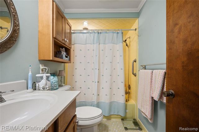 839 Harlequin Court, Highland, MI 48357