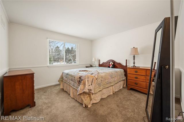 839 Harlequin Court, Highland, MI 48357